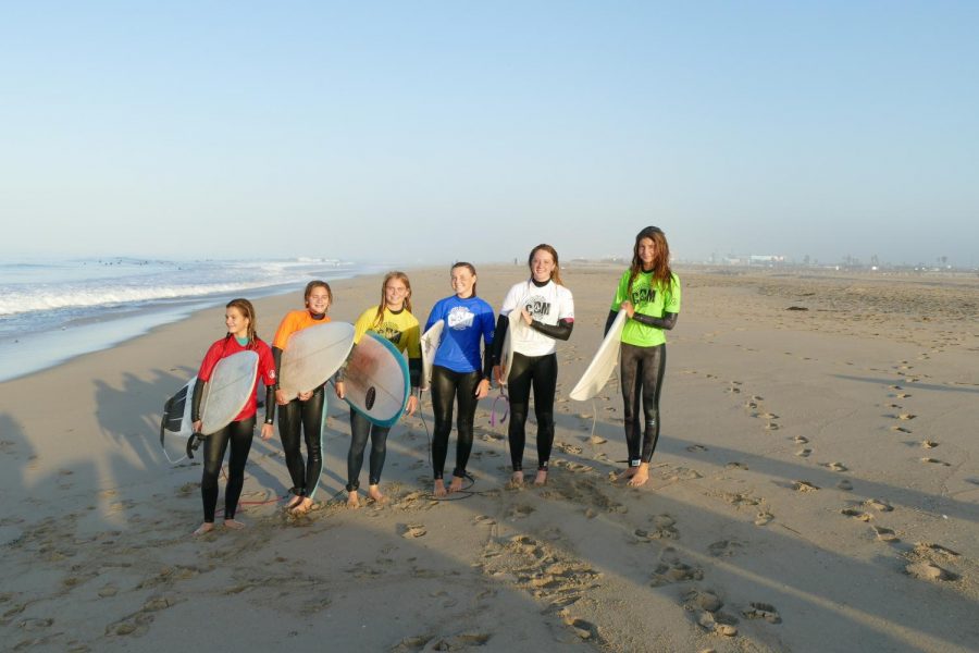 Picture of the CdM girls surf team.