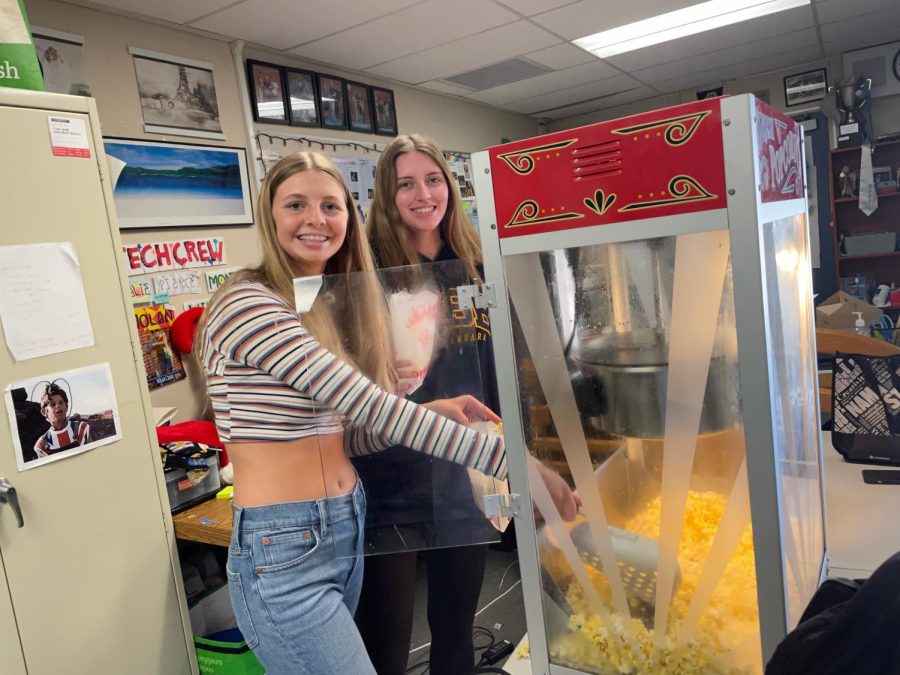 Addie Briggeman ‘25 and Reese Olson ‘23 serving popcorn on Friday. Photo courtesy of Kaydence Osgood.

