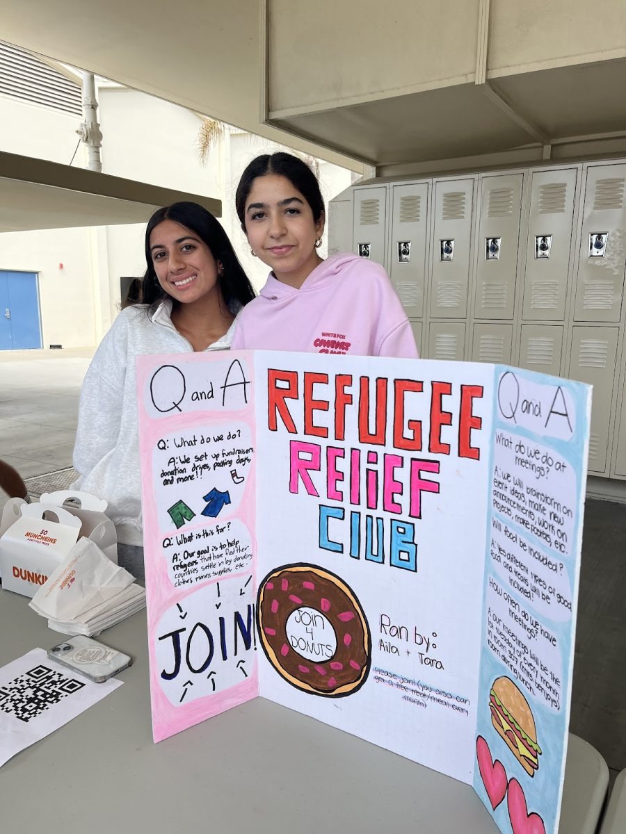 A Three-Day Event Showcasing CdM’s 94 Clubs

Aila Motamedian (9th) and Tara Sharifzadeh (9th) handing out donut holes at their booth.

Photo courtesy of Tessa Hsu